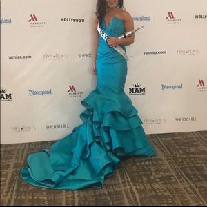 Juan Carlos libera couture gown - worn once